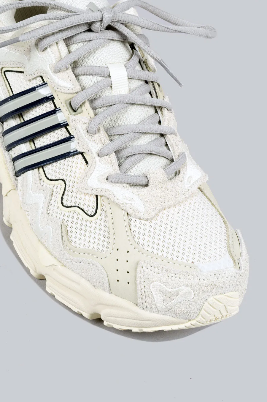 ADIDAS BAD BUNNY RESPONSE CL WONDER WHITE