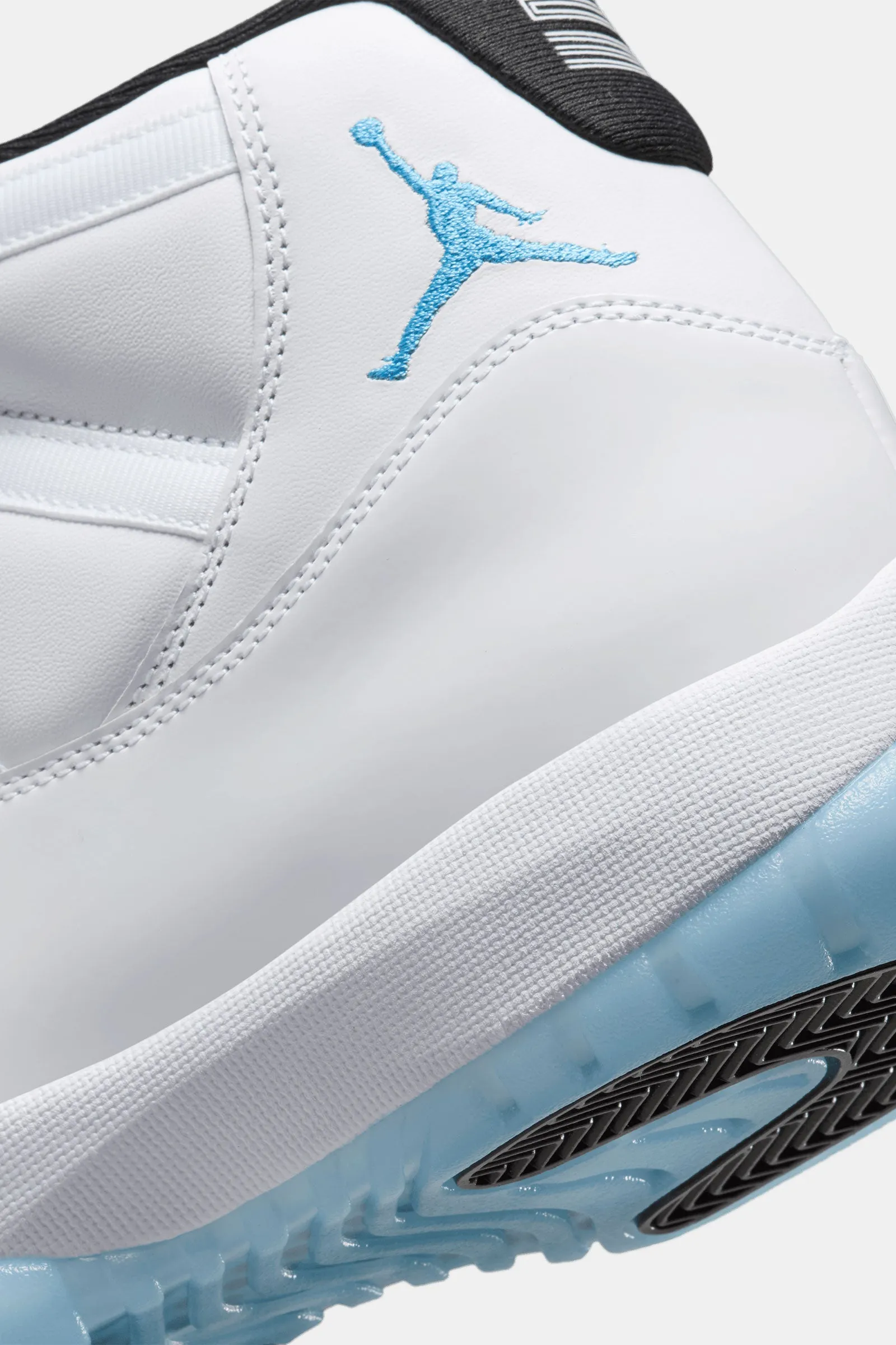 Air Jordan 11 Retro Legend Blue
