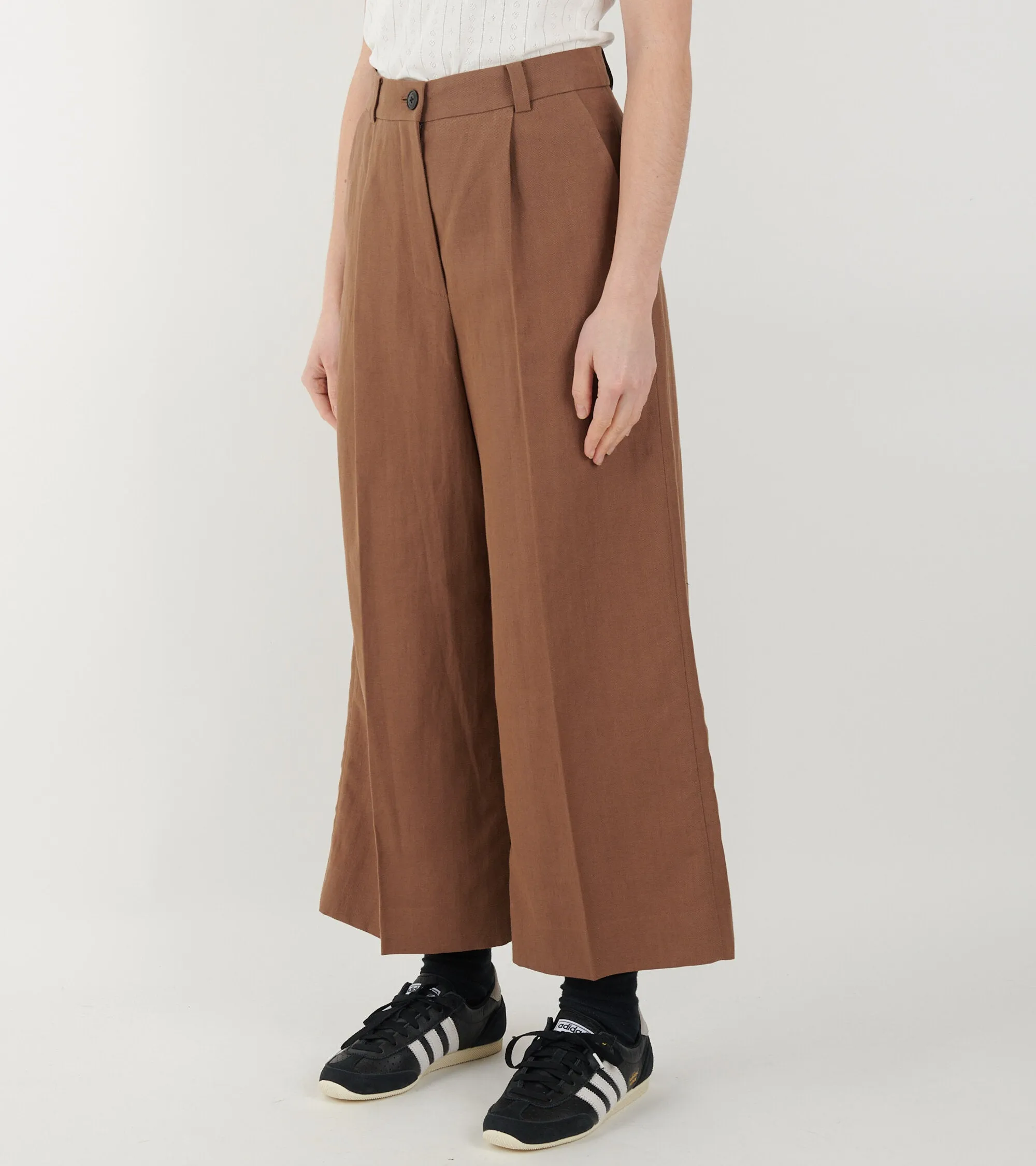 Japan W Core Black/Cloud White
